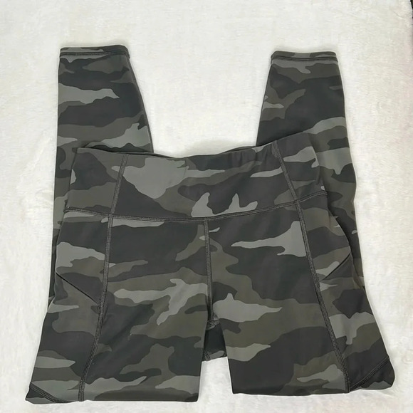 Athleta Camo Contender 7/8 Tight Size Small - Picture 4 of 9